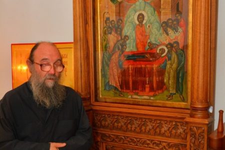 Ποιος είναι ο π. Ιωάννης Παλαντζάς: Ο «σκουπιδιάρης της Παναγίας»