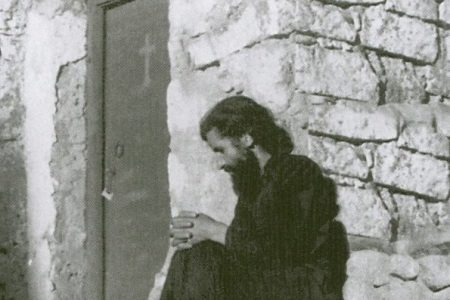 Προσφέρουμε Στον Θεό Το Πιο Καθαρό. Είναι Ανευλάβεια Να Καίμε Κεριά Από Παραφίνη